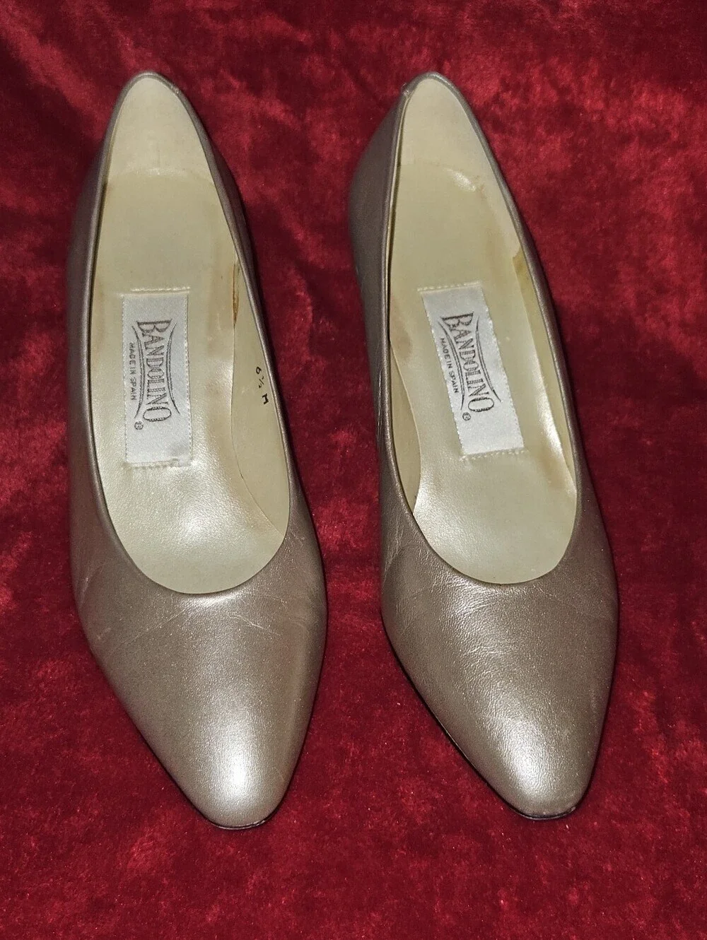 Bandolino Champagne Gold/Taupe Pointed-Toe Low Kitty Heel Pumps - Size 6.5M